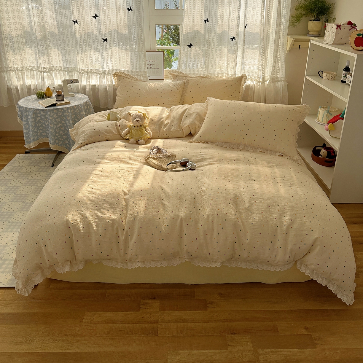 91家纺网 家纺一手货源 找家纺 韩巢家纺 2026新款蝴蝶花边销款四件套 波点世界【蝴蝶花边款】