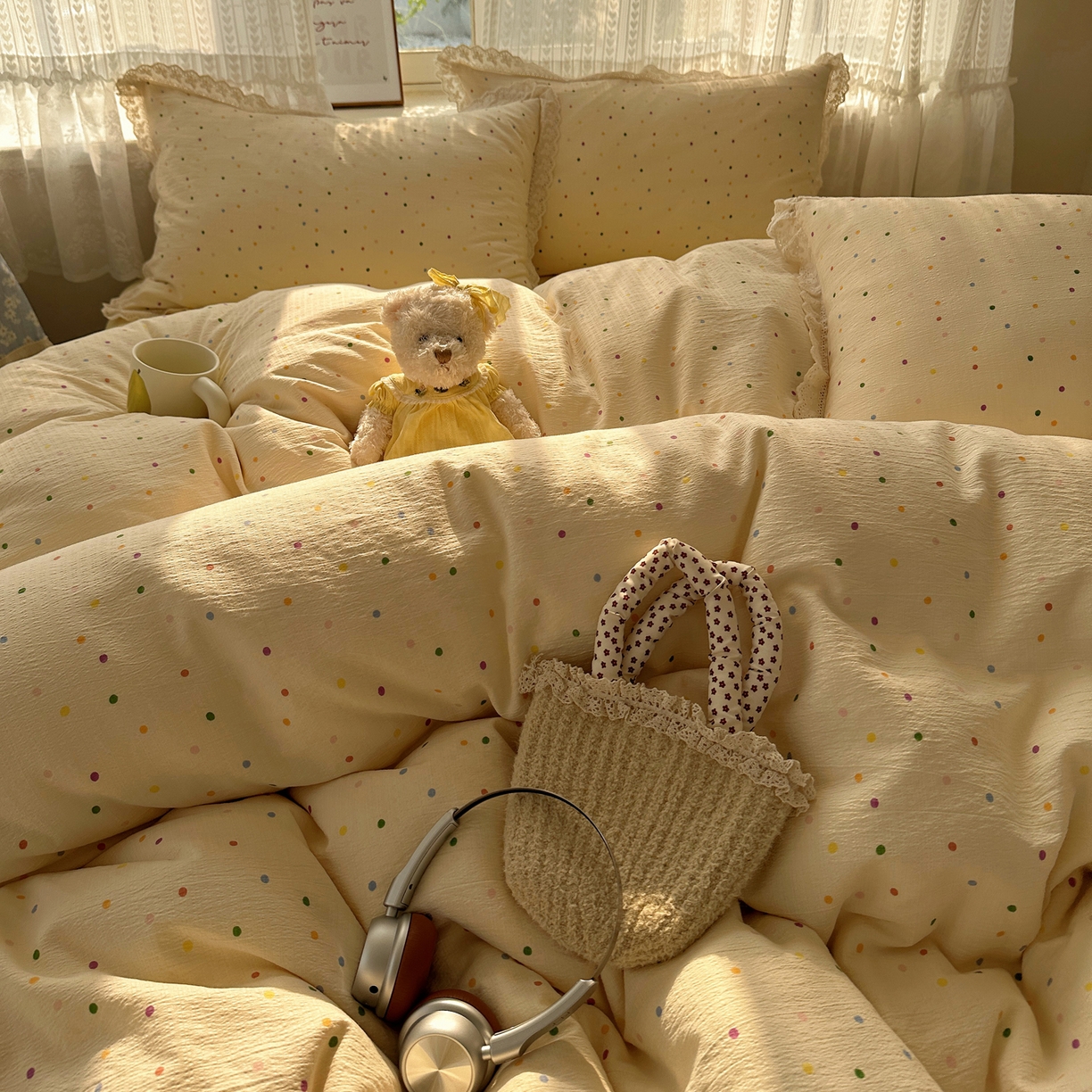 91家纺网 家纺一手货源 找家纺 韩巢家纺 2026新款蝴蝶花边销款四件套 波点世界【蝴蝶花边款】