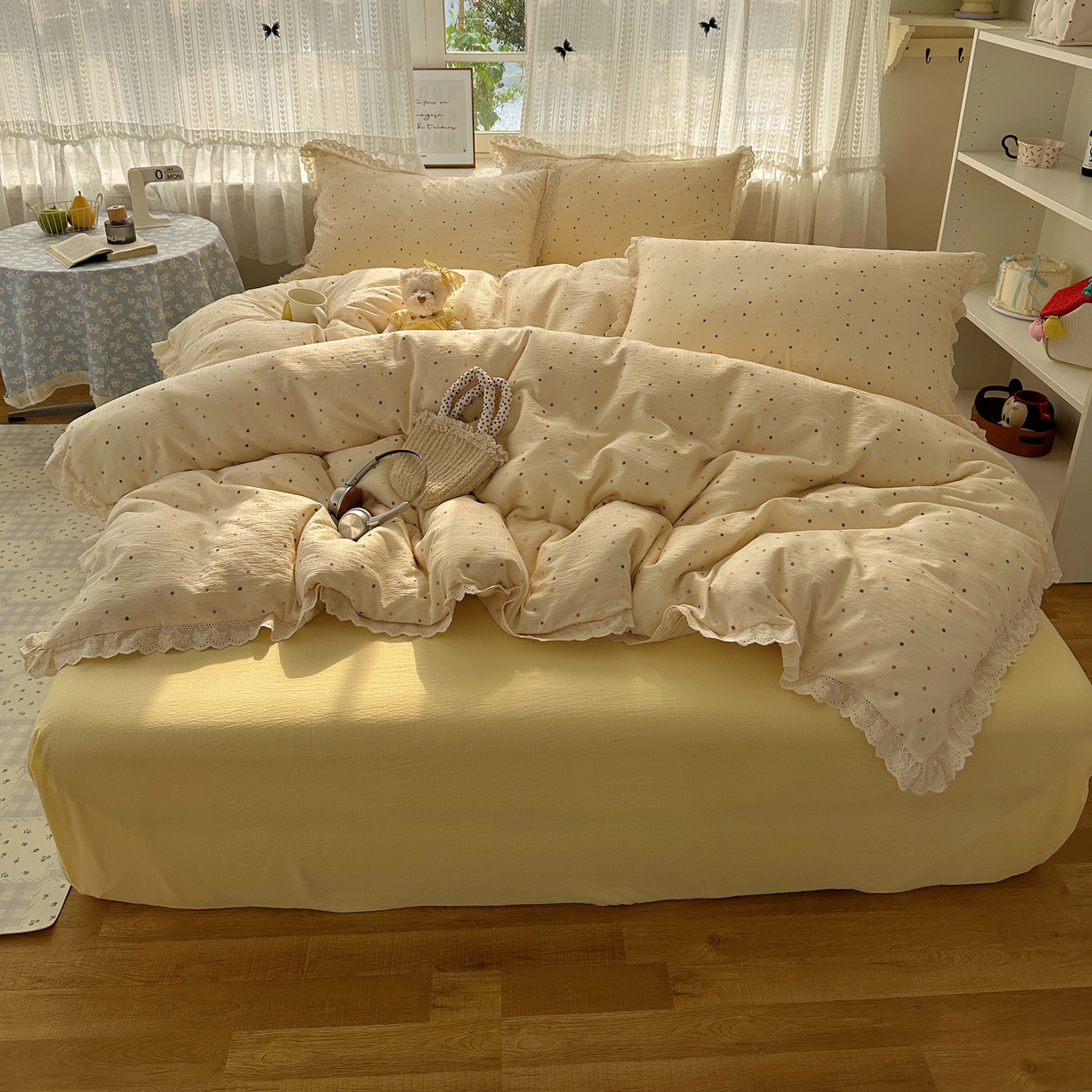 91家纺网 家纺一手货源 找家纺 韩巢家纺 2026新款蝴蝶花边销款四件套 波点世界【蝴蝶花边款】