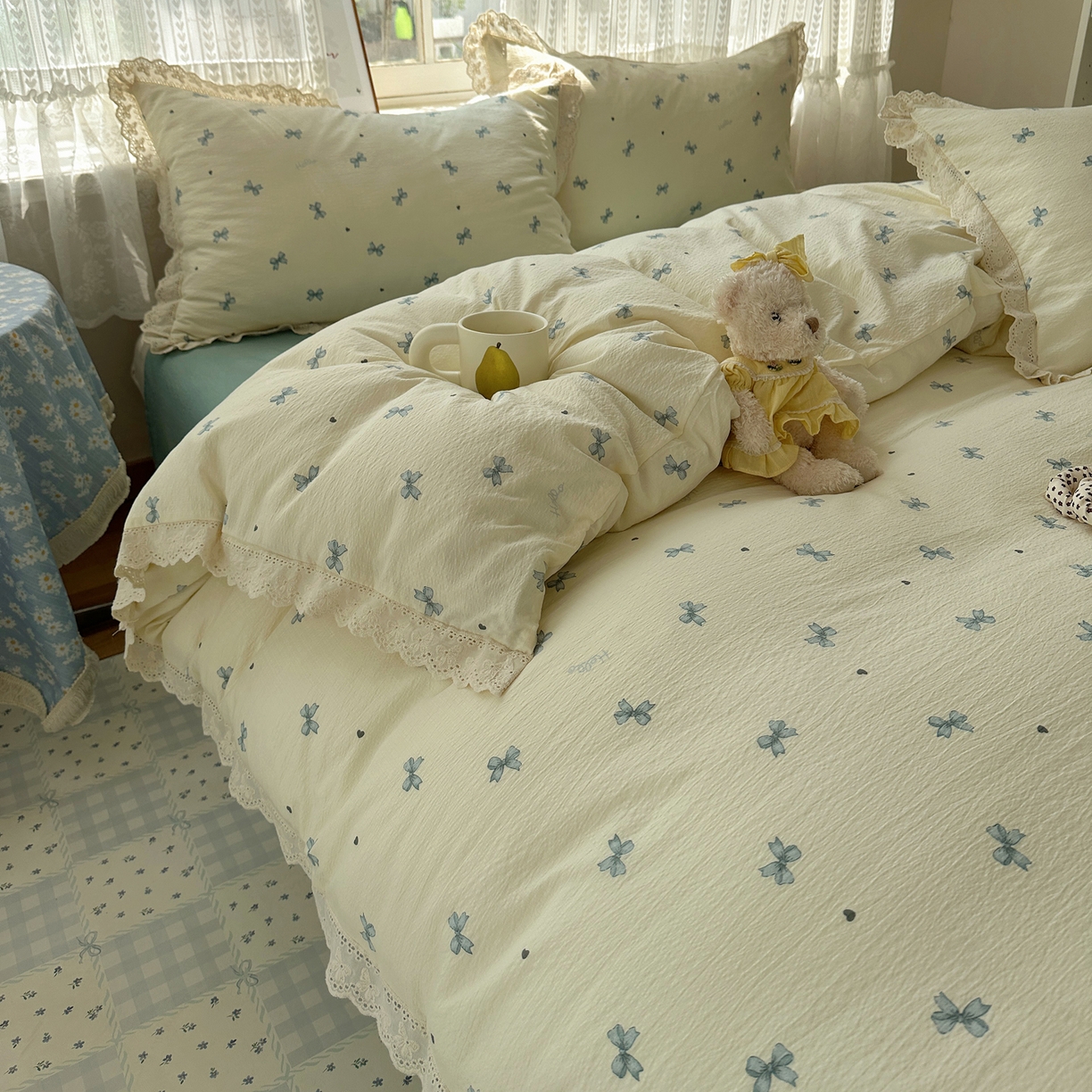 91家纺网 家纺一手货源 找家纺 韩巢家纺 2026新款蝴蝶花边销款四件套 相思-蓝【蝴蝶花边款】