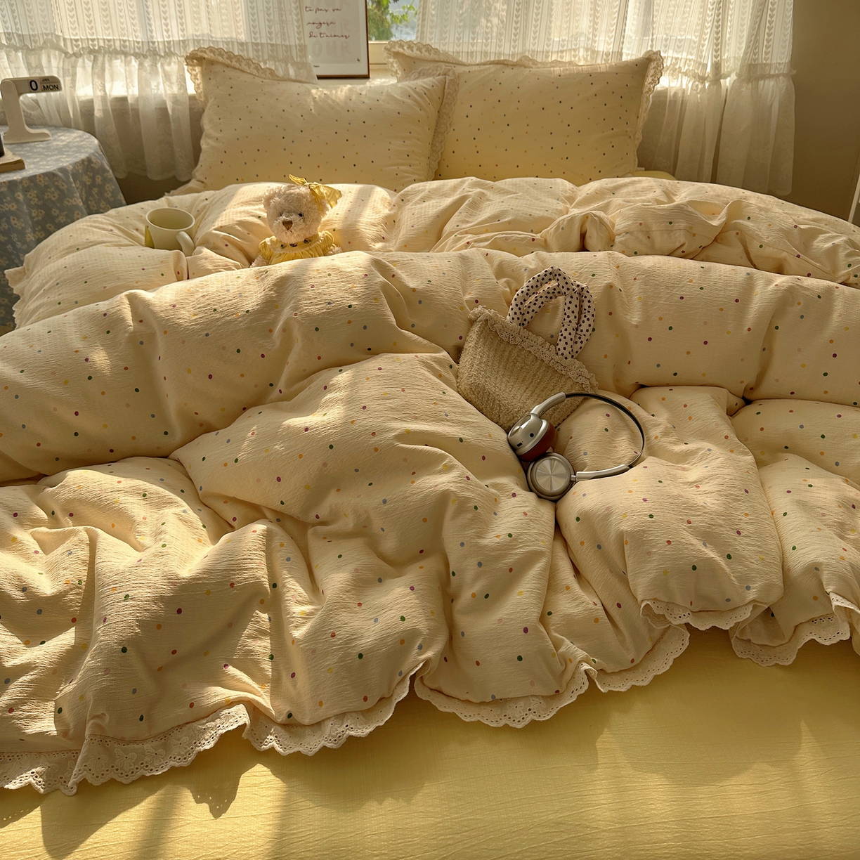 韩巢家纺 2026新款蝴蝶花边销款四件套 波点世界【蝴蝶花边款】