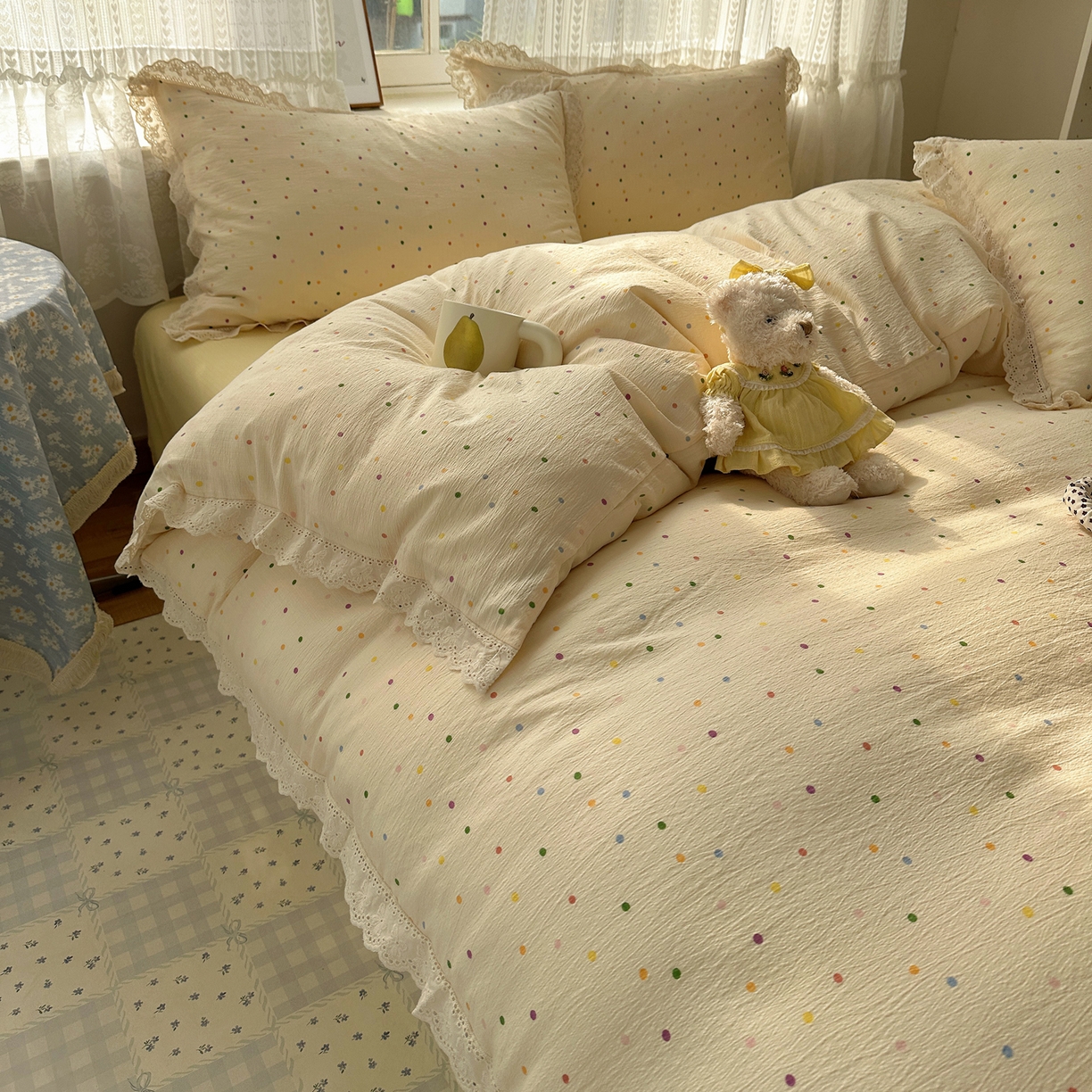 91家纺网 家纺一手货源 找家纺 韩巢家纺 2026新款蝴蝶花边销款四件套 波点世界【蝴蝶花边款】