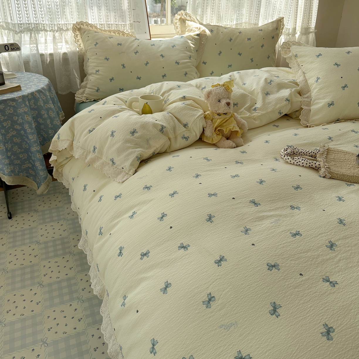 91家纺网 家纺一手货源 找家纺 韩巢家纺 2026新款蝴蝶花边销款四件套 相思-蓝【蝴蝶花边款】