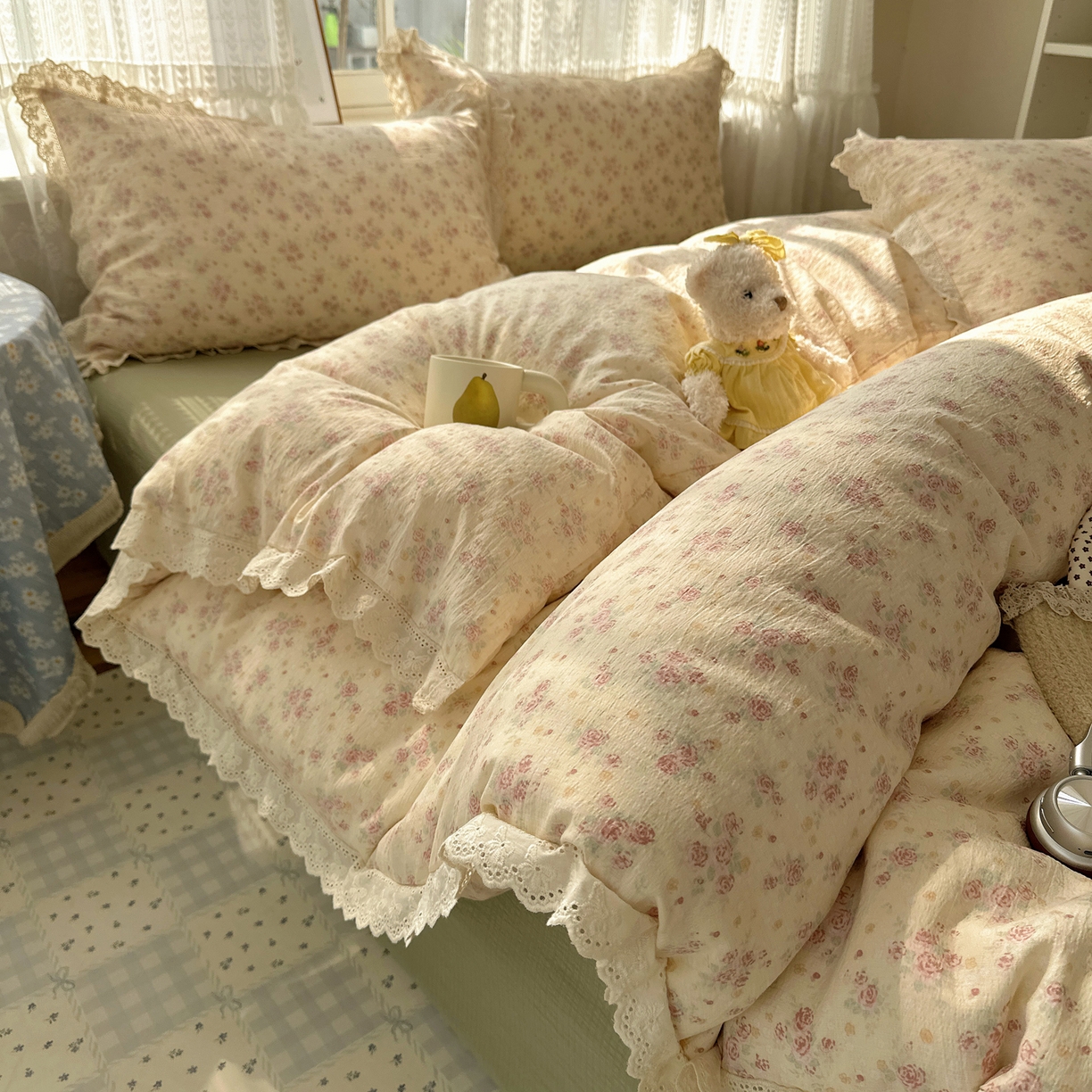 91家纺网 家纺一手货源 找家纺 韩巢家纺 2026新款蝴蝶花边销款四件套 川岛落日【蝴蝶花边款】