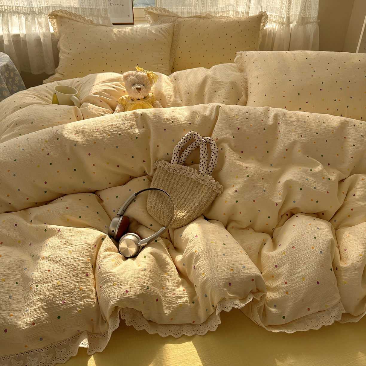 91家纺网 家纺一手货源 找家纺 韩巢家纺 2026新款蝴蝶花边销款四件套 波点世界【蝴蝶花边款】