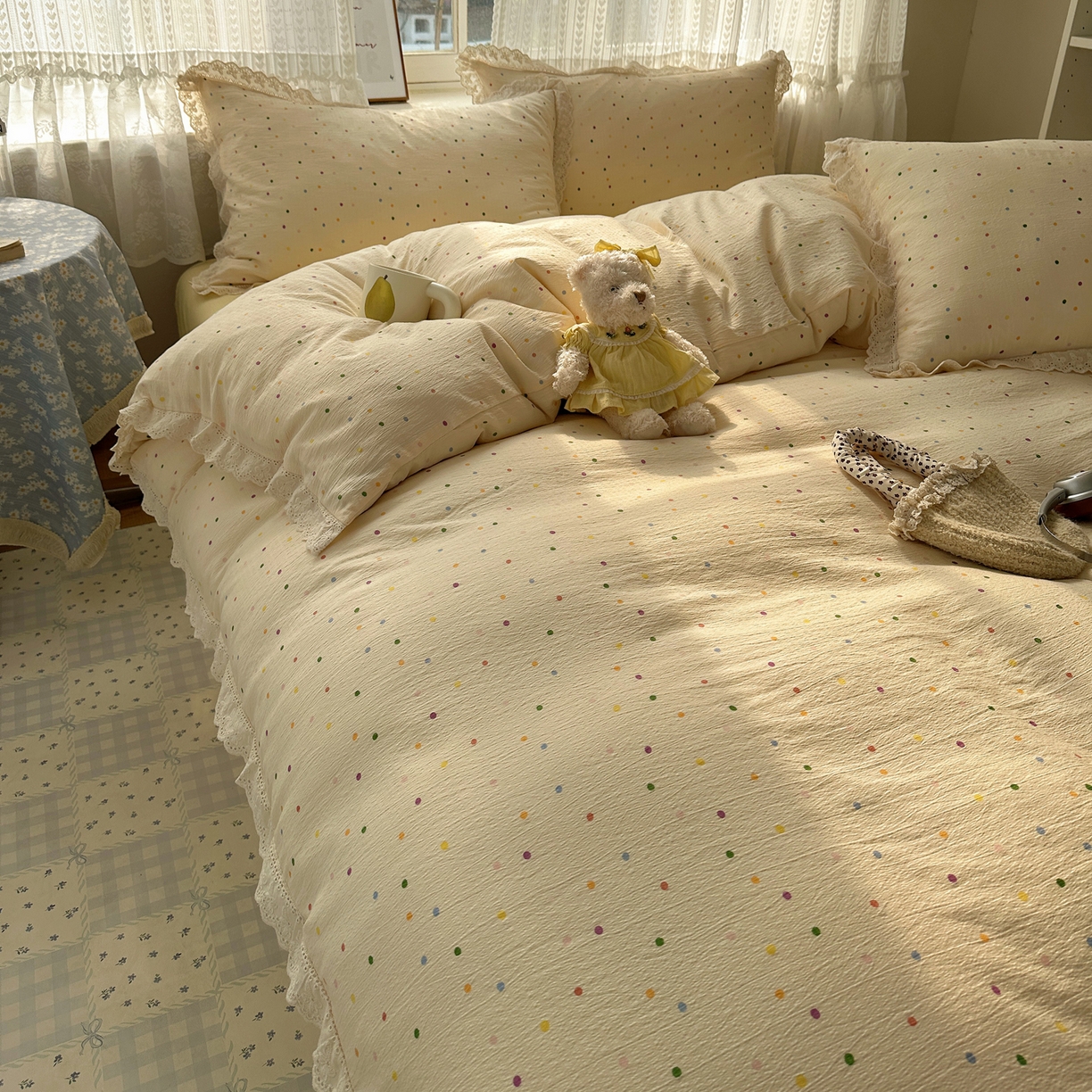 91家纺网 家纺一手货源 找家纺 韩巢家纺 2026新款蝴蝶花边销款四件套 波点世界【蝴蝶花边款】