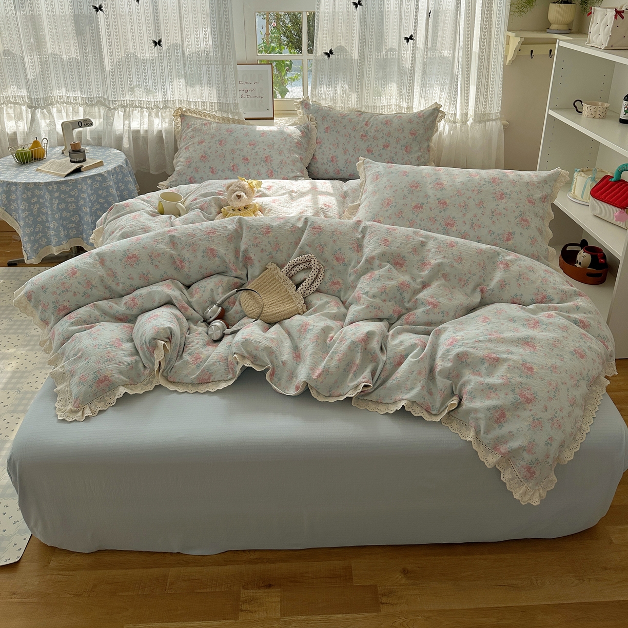 91家纺网 家纺一手货源 找家纺 韩巢家纺 2026新款蝴蝶花边销款四件套 月下清幽【蝴蝶花边款】