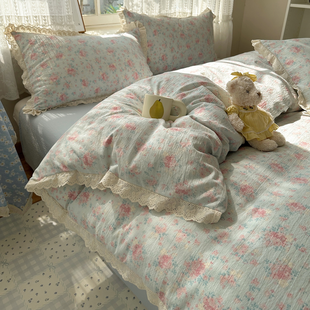 91家纺网 家纺一手货源 找家纺 韩巢家纺 2026新款蝴蝶花边销款四件套 月下清幽【蝴蝶花边款】