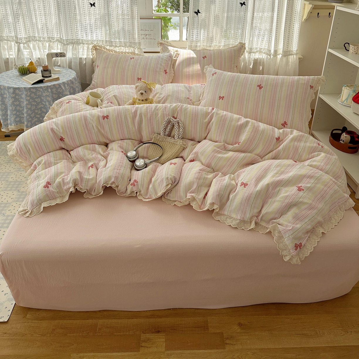 91家纺网 家纺一手货源 找家纺 韩巢家纺 2026新款蝴蝶花边销款四件套 遇见彩虹【蝴蝶花边款】