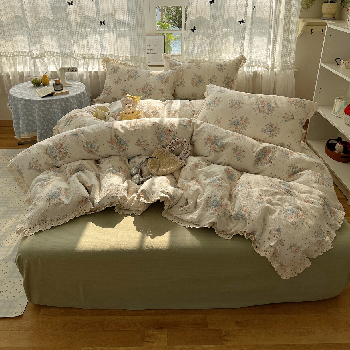 91家纺网 家纺一手货源 找家纺 韩巢家纺 2026新款蝴蝶花边销款四件套 蔷薇岛屿【蝴蝶花边款】