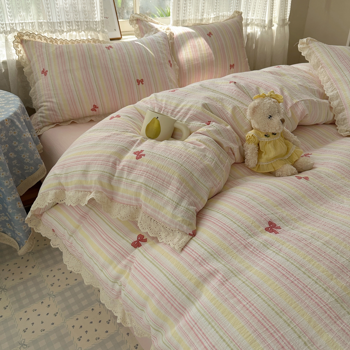 91家纺网 家纺一手货源 找家纺 韩巢家纺 2026新款蝴蝶花边销款四件套 遇见彩虹【蝴蝶花边款】