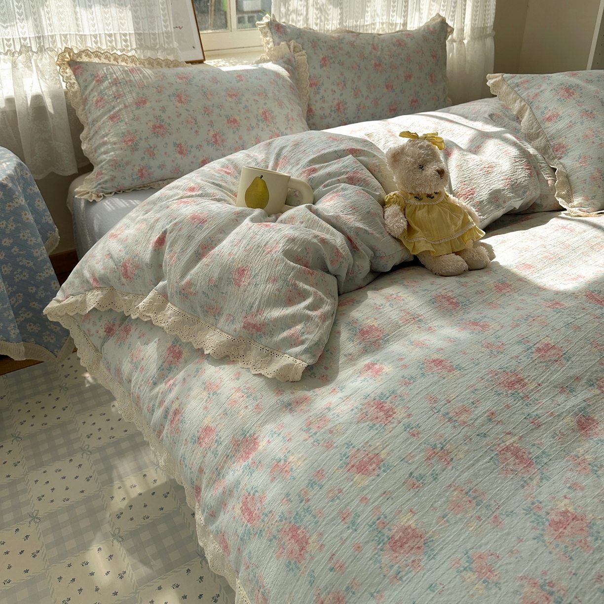 91家纺网 家纺一手货源 找家纺 韩巢家纺 2026新款蝴蝶花边销款四件套 月下清幽【蝴蝶花边款】