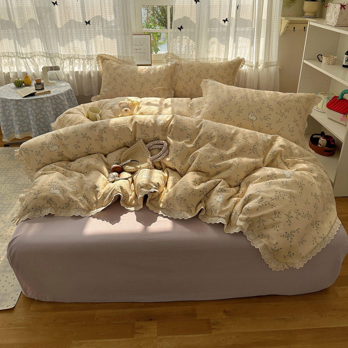 91家纺网 家纺一手货源 找家纺 韩巢家纺 2026新款蝴蝶花边销款四件套 森田野园【蝴蝶花边款】