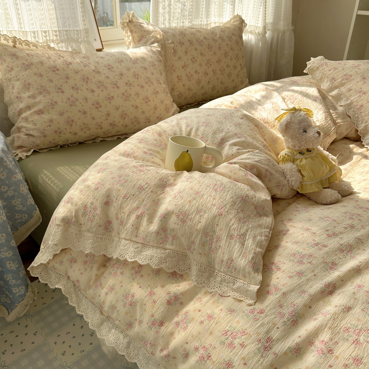 91家纺网 家纺一手货源 找家纺 韩巢家纺 2026新款蝴蝶花边销款四件套 川岛落日【蝴蝶花边款】