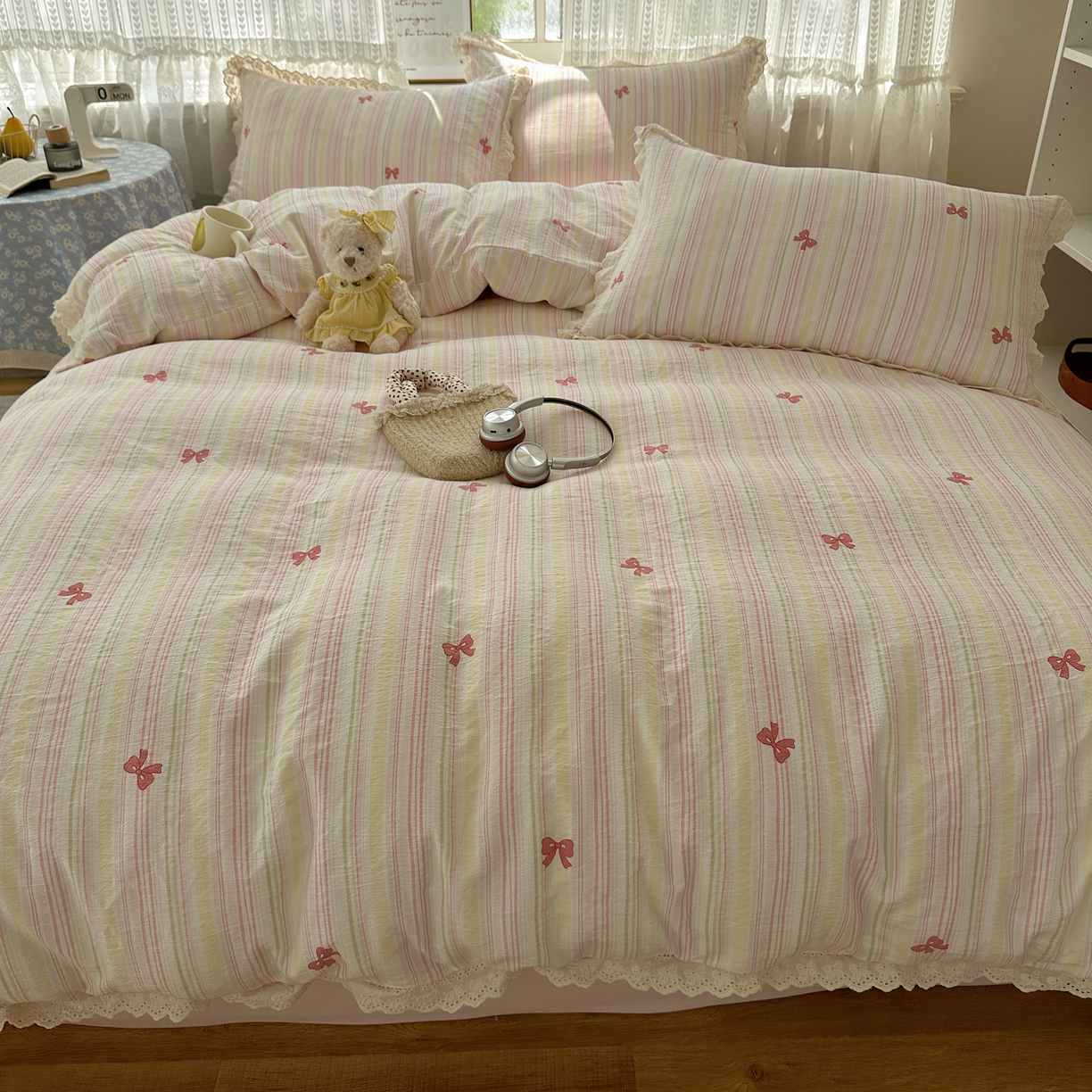 91家纺网 家纺一手货源 找家纺 韩巢家纺 2026新款蝴蝶花边销款四件套 遇见彩虹【蝴蝶花边款】