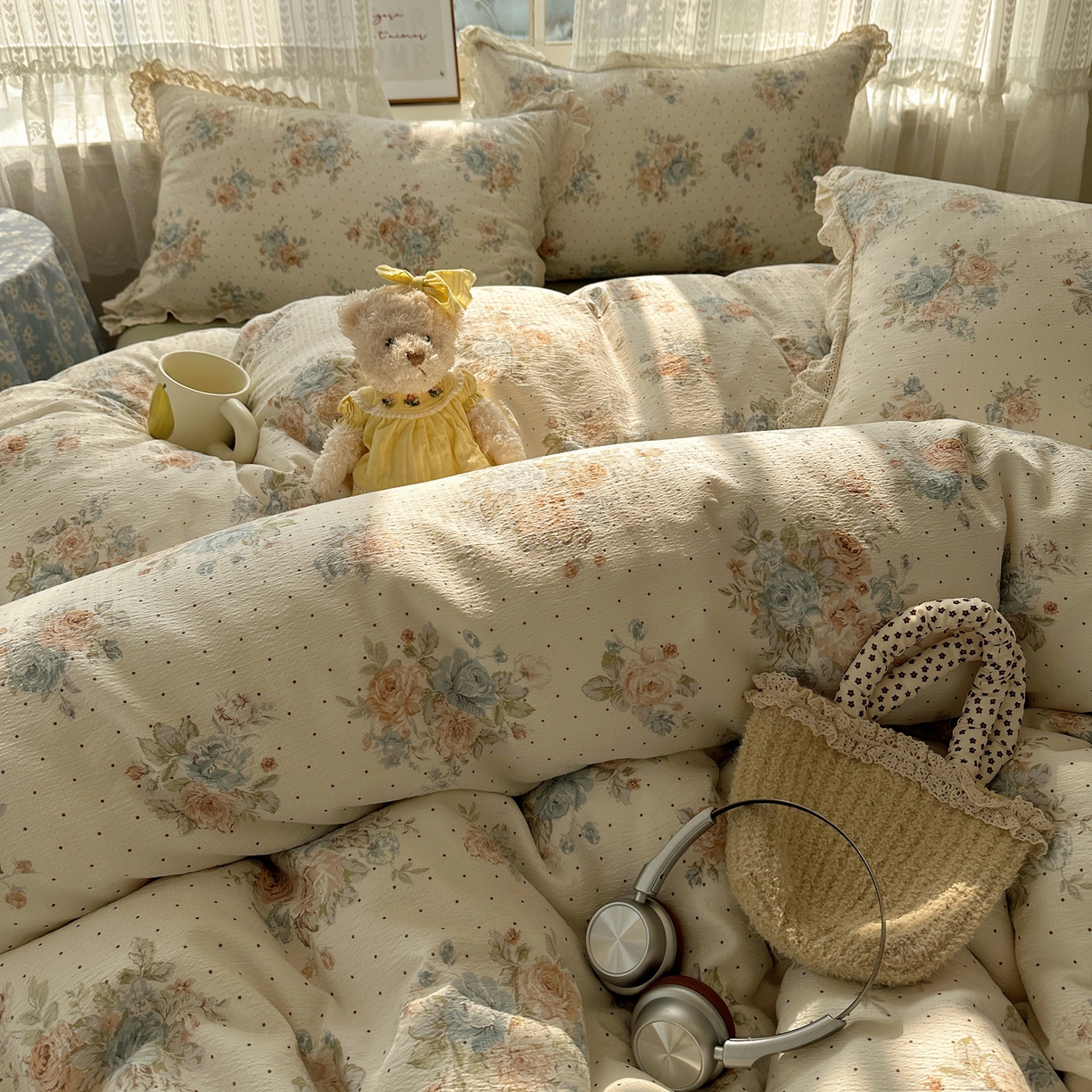 91家纺网 家纺一手货源 找家纺 韩巢家纺 2026新款蝴蝶花边销款四件套 蔷薇岛屿【蝴蝶花边款】