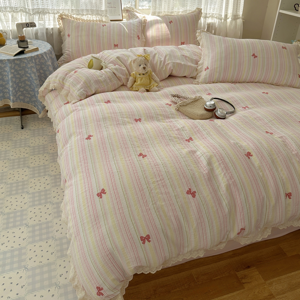 91家纺网 家纺一手货源 找家纺 韩巢家纺 2026新款蝴蝶花边销款四件套 遇见彩虹【蝴蝶花边款】