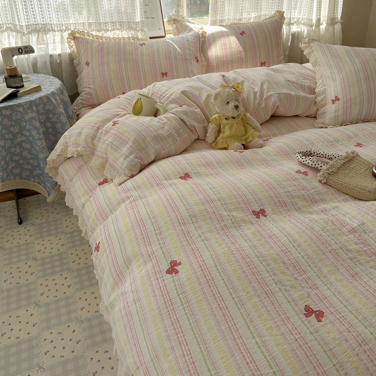 91家纺网 家纺一手货源 找家纺 韩巢家纺 2026新款蝴蝶花边销款四件套 遇见彩虹【蝴蝶花边款】