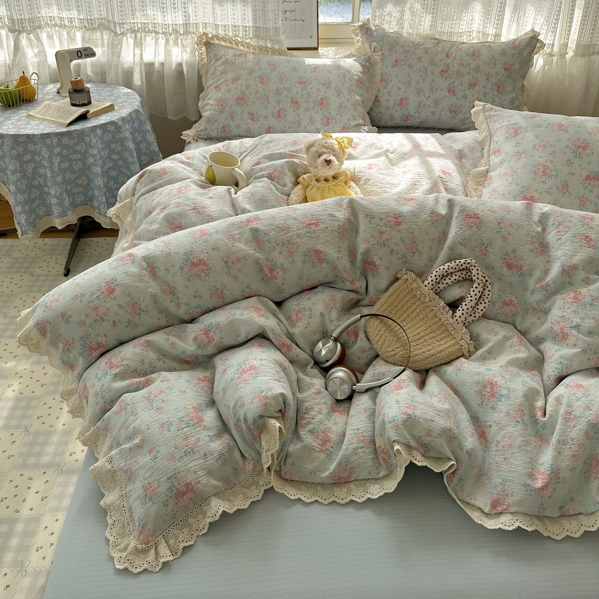 91家纺网 家纺一手货源 找家纺 韩巢家纺 2026新款蝴蝶花边销款四件套 月下清幽【蝴蝶花边款】