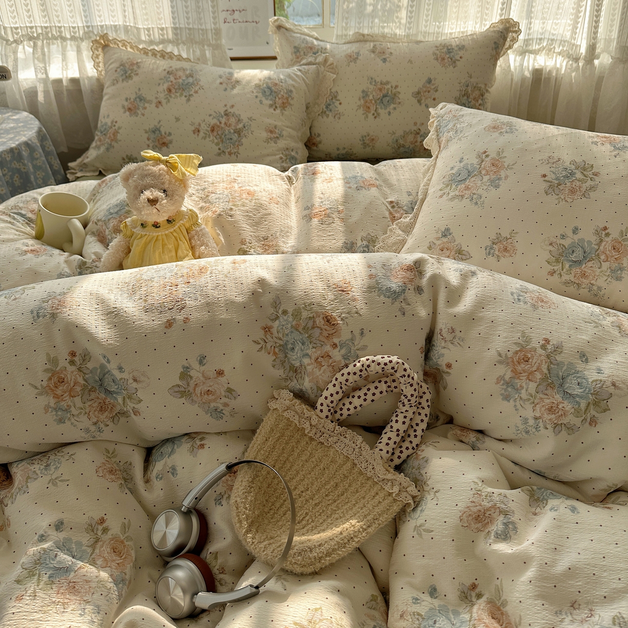 91家纺网 家纺一手货源 找家纺 韩巢家纺 2026新款蝴蝶花边销款四件套 蔷薇岛屿【蝴蝶花边款】