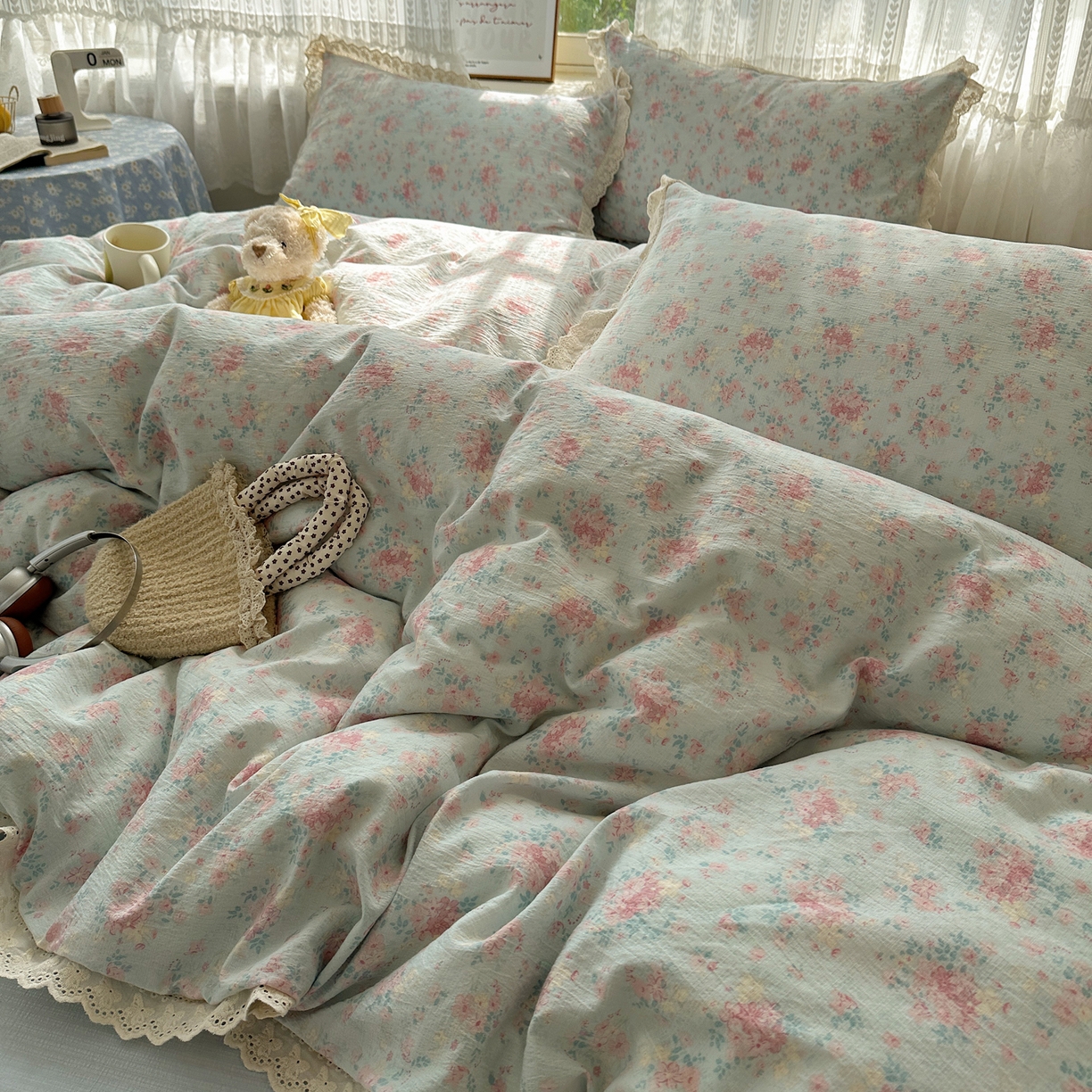 91家纺网 家纺一手货源 找家纺 韩巢家纺 2026新款蝴蝶花边销款四件套 月下清幽【蝴蝶花边款】