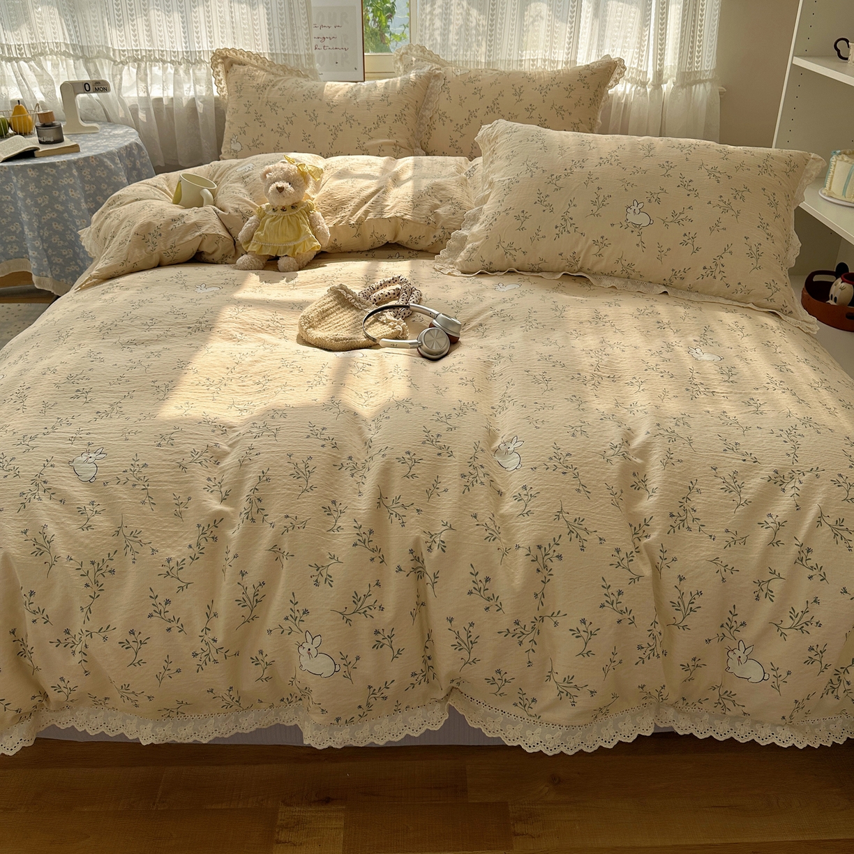 91家纺网 家纺一手货源 找家纺 韩巢家纺 2026新款蝴蝶花边销款四件套 森田野园【蝴蝶花边款】