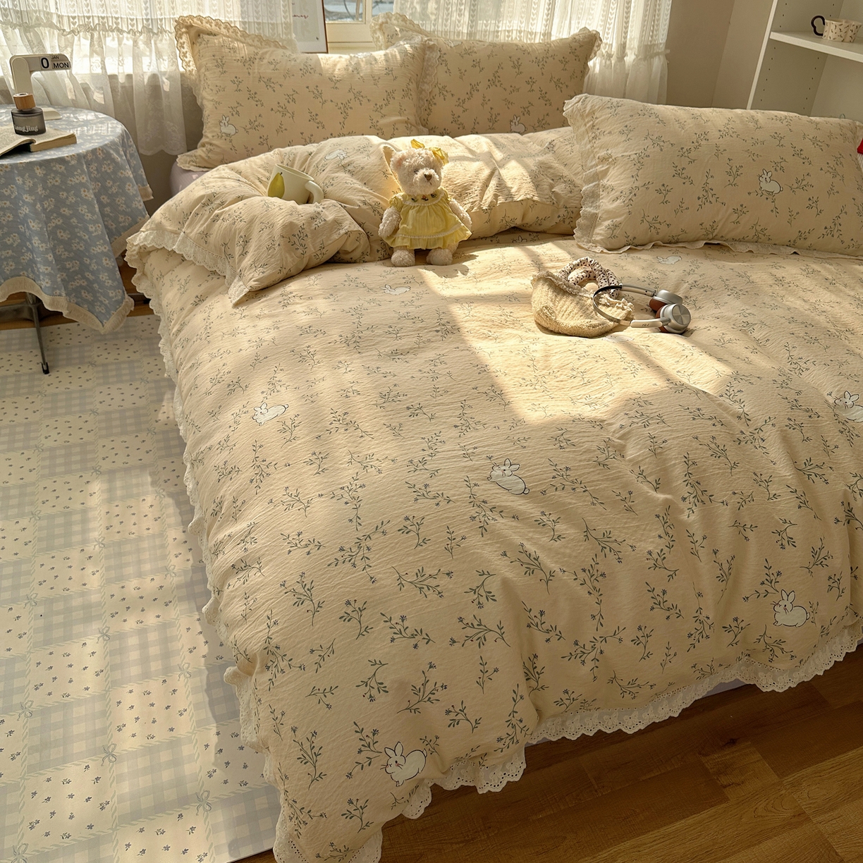 91家纺网 家纺一手货源 找家纺 韩巢家纺 2026新款蝴蝶花边销款四件套 森田野园【蝴蝶花边款】