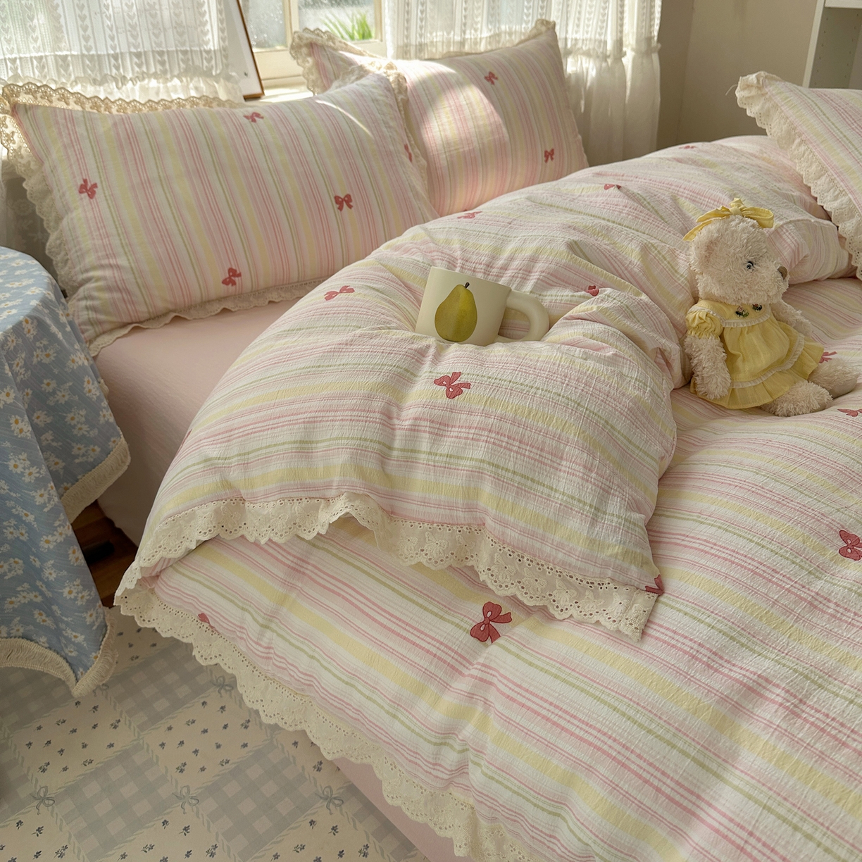 91家纺网 家纺一手货源 找家纺 韩巢家纺 2026新款蝴蝶花边销款四件套 遇见彩虹【蝴蝶花边款】