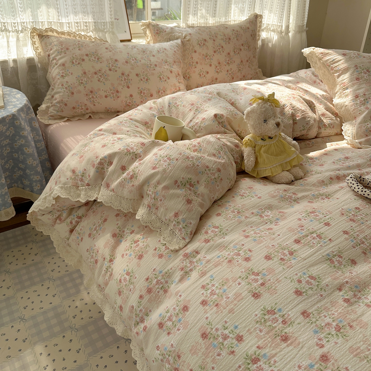 91家纺网 家纺一手货源 找家纺 韩巢家纺 2026新款蝴蝶花边销款四件套 序曲-粉【蝴蝶花边款】