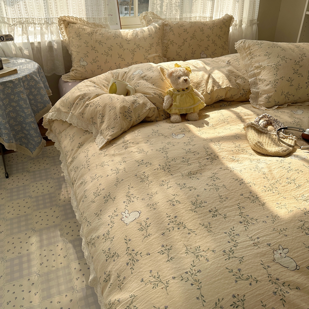 91家纺网 家纺一手货源 找家纺 韩巢家纺 2026新款蝴蝶花边销款四件套 森田野园【蝴蝶花边款】