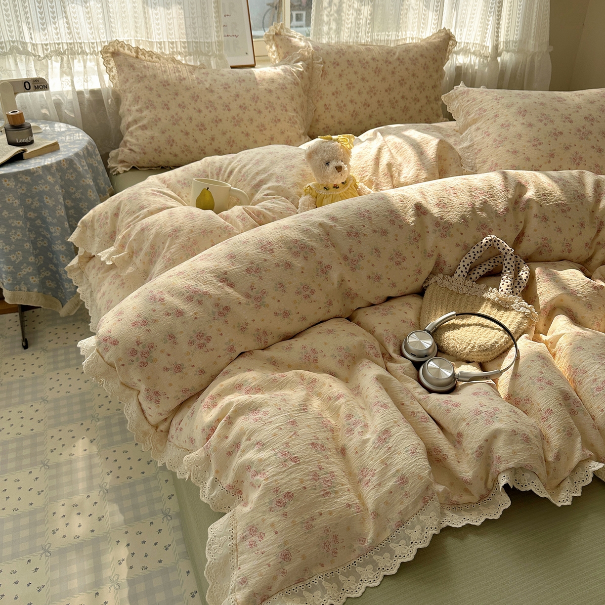 91家纺网 家纺一手货源 找家纺 韩巢家纺 2026新款蝴蝶花边销款四件套 川岛落日【蝴蝶花边款】