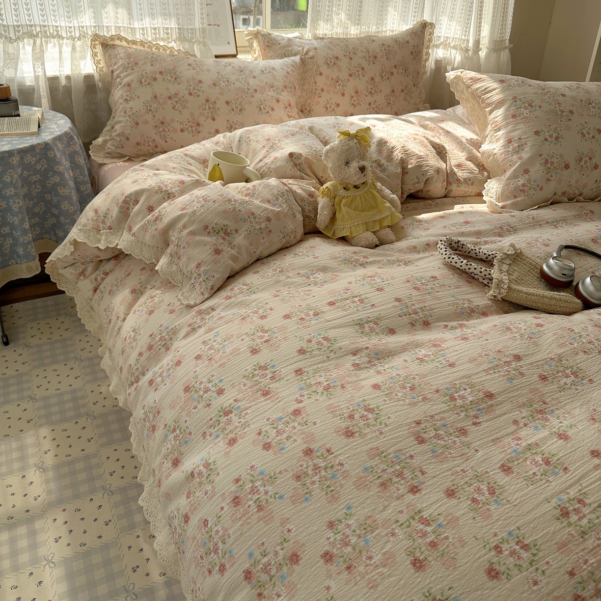 91家纺网 家纺一手货源 找家纺 韩巢家纺 2026新款蝴蝶花边销款四件套 序曲-粉【蝴蝶花边款】