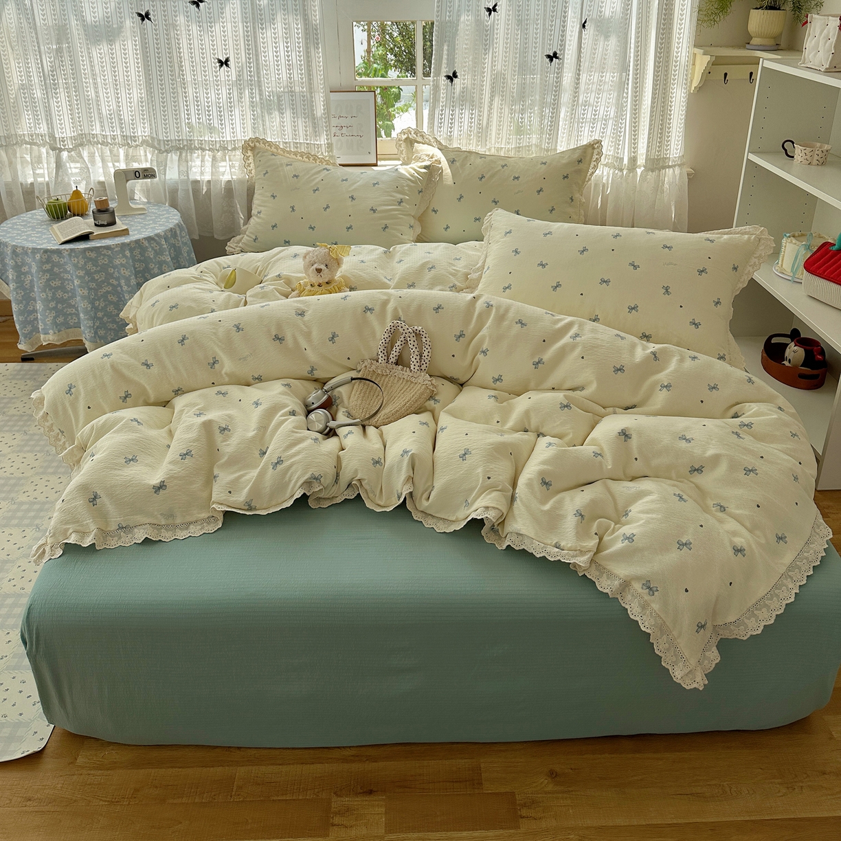 91家纺网 家纺一手货源 找家纺 韩巢家纺 2026新款蝴蝶花边销款四件套 相思-蓝【蝴蝶花边款】