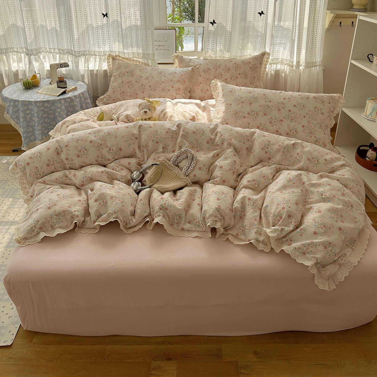 91家纺网 家纺一手货源 找家纺 韩巢家纺 2026新款蝴蝶花边销款四件套 序曲-粉【蝴蝶花边款】