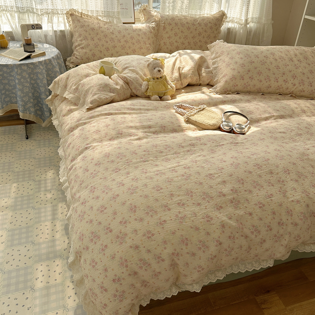 91家纺网 家纺一手货源 找家纺 韩巢家纺 2026新款蝴蝶花边销款四件套 川岛落日【蝴蝶花边款】