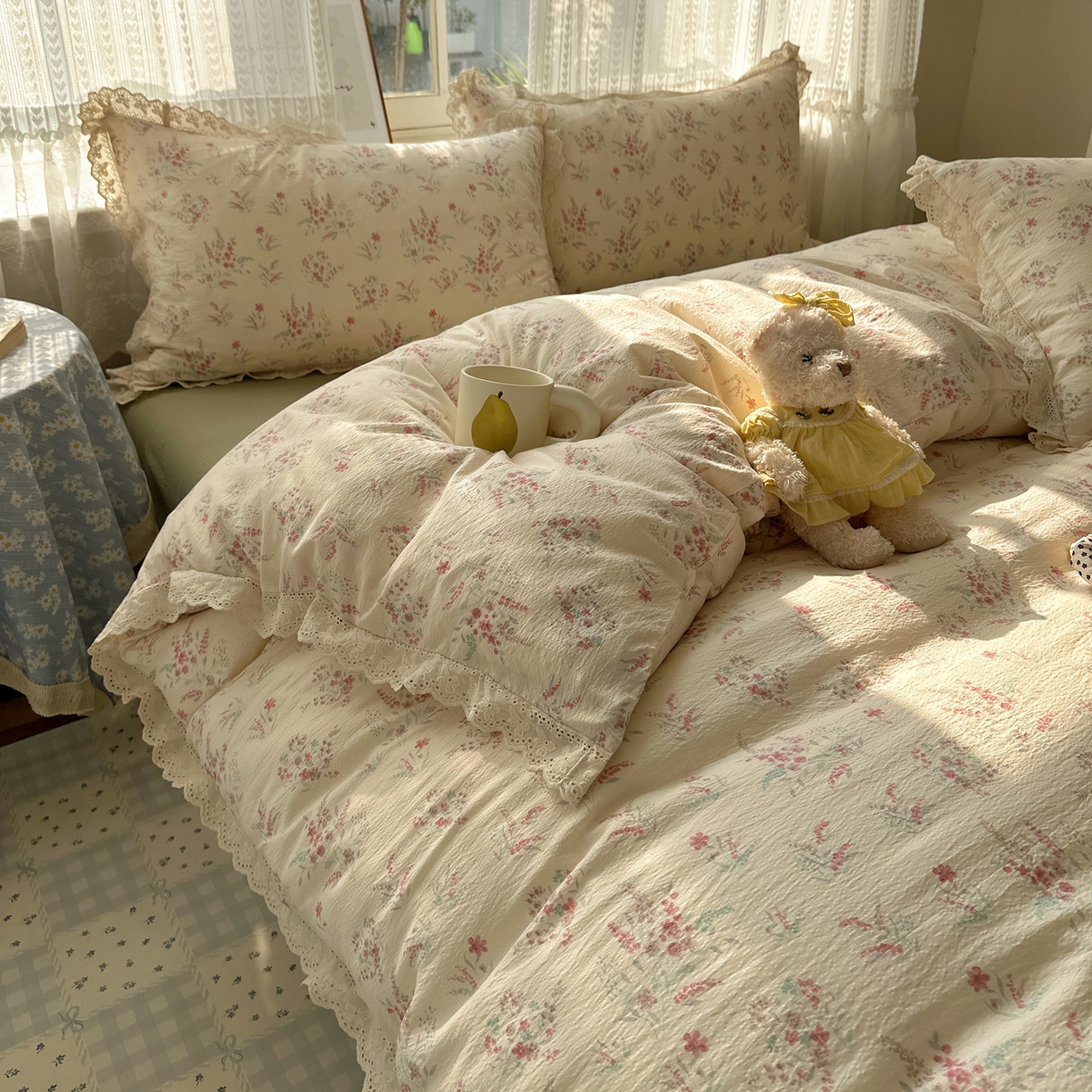 91家纺网 家纺一手货源 找家纺 韩巢家纺 2026新款蝴蝶花边销款四件套 奶昔甜糕-粉【蝴蝶花边款】