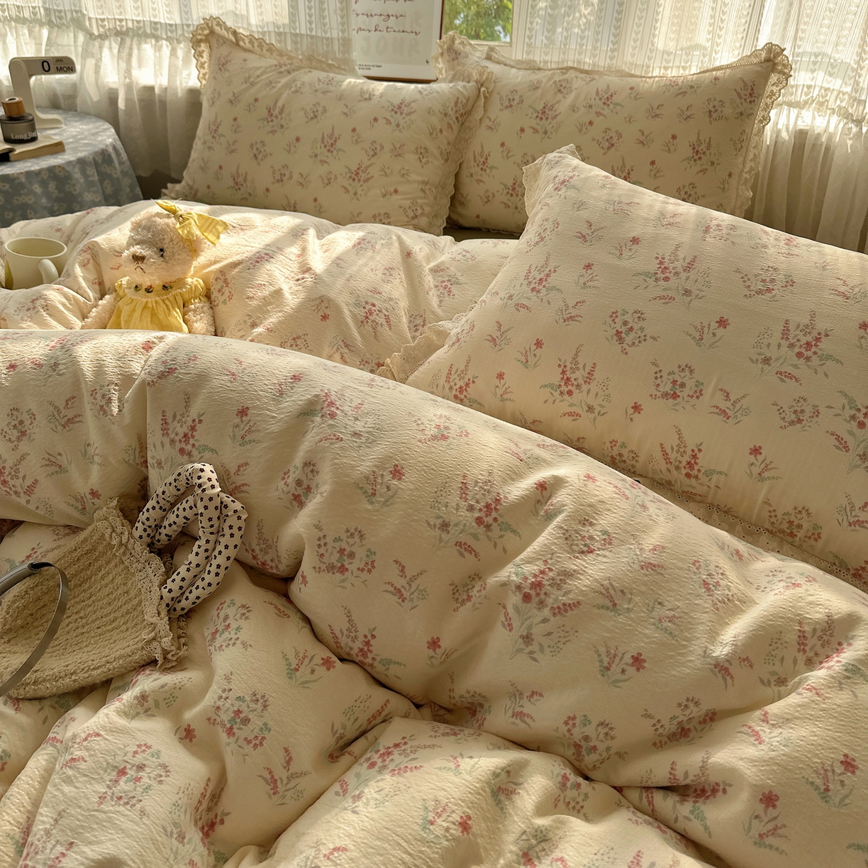 91家纺网 家纺一手货源 找家纺 韩巢家纺 2026新款蝴蝶花边销款四件套 奶昔甜糕-粉【蝴蝶花边款】