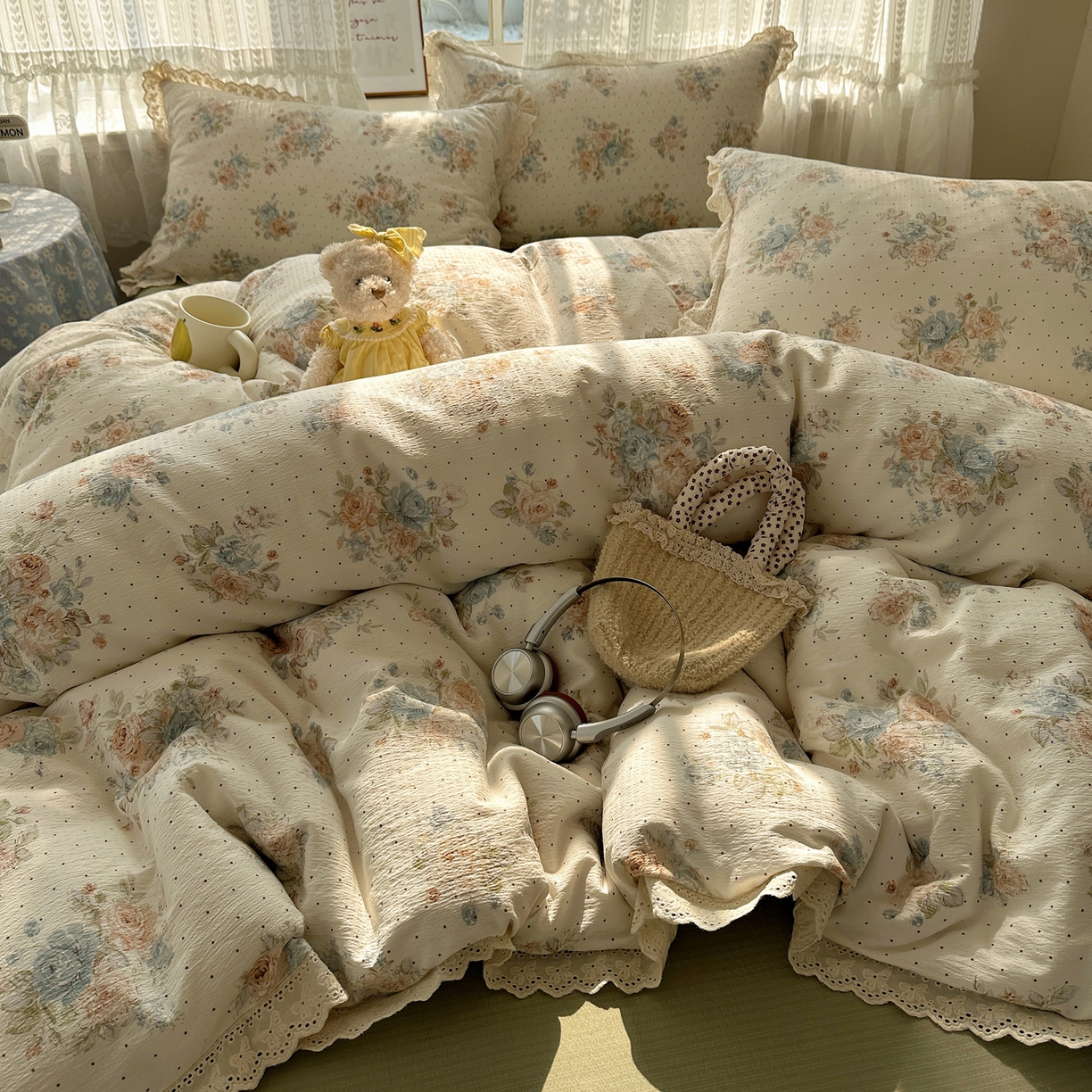 91家纺网 家纺一手货源 找家纺 韩巢家纺 2026新款蝴蝶花边销款四件套 蔷薇岛屿【蝴蝶花边款】