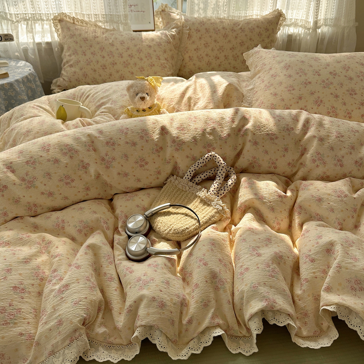 91家纺网 家纺一手货源 找家纺 韩巢家纺 2026新款蝴蝶花边销款四件套 川岛落日【蝴蝶花边款】