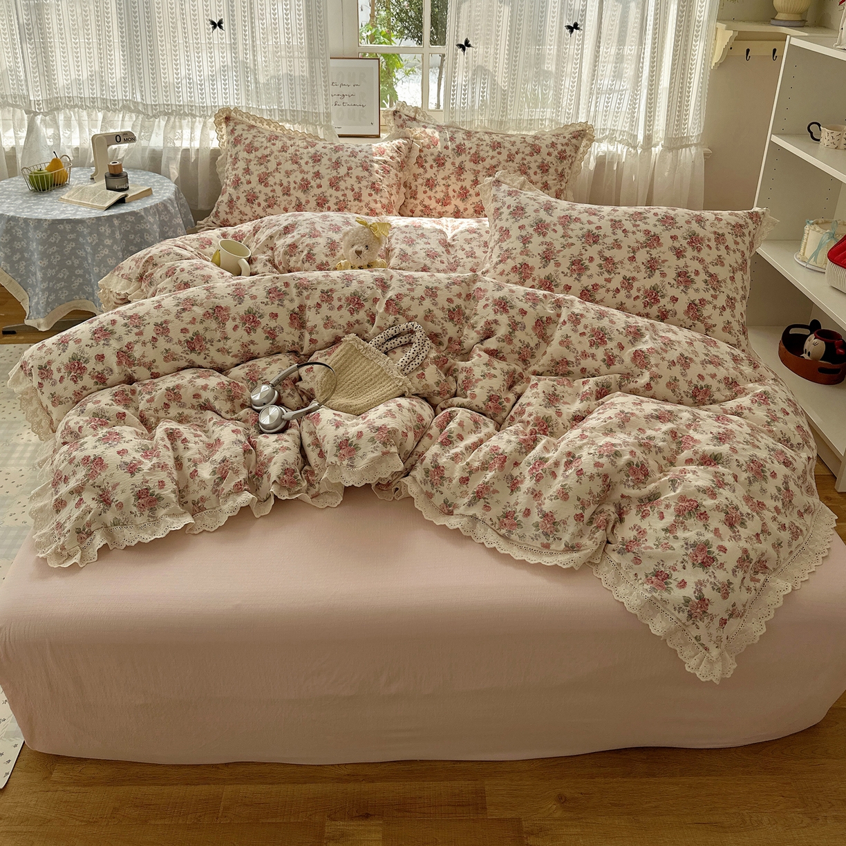 91家纺网 家纺一手货源 找家纺 韩巢家纺 2026新款蝴蝶花边销款四件套 星眠云野【蝴蝶花边款】