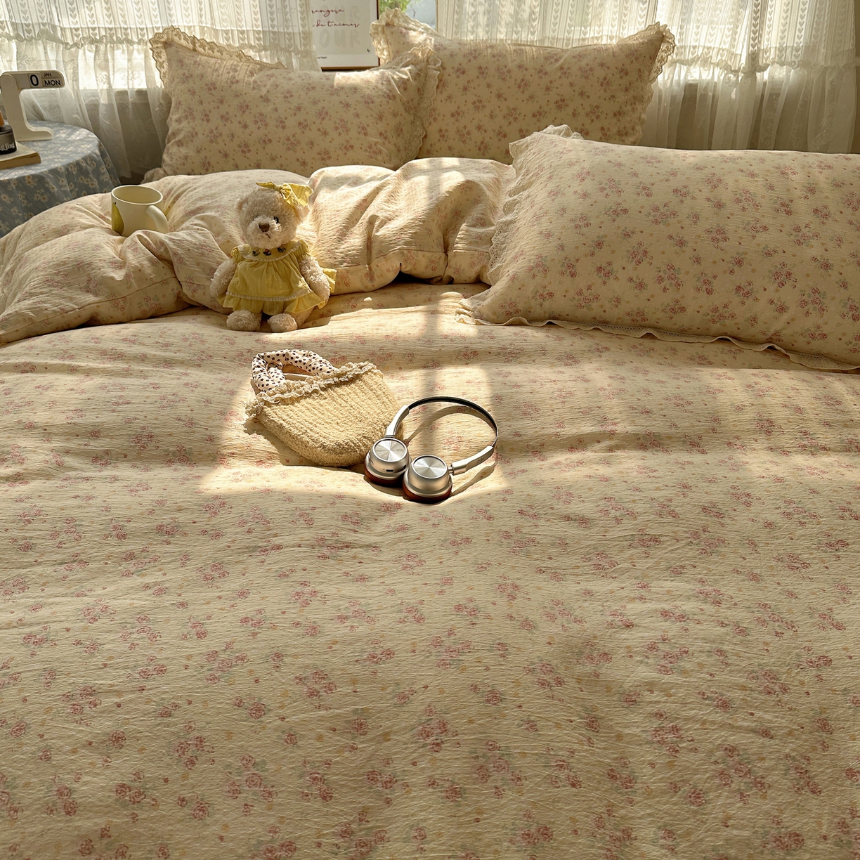 91家纺网 家纺一手货源 找家纺 韩巢家纺 2026新款蝴蝶花边销款四件套 川岛落日【蝴蝶花边款】