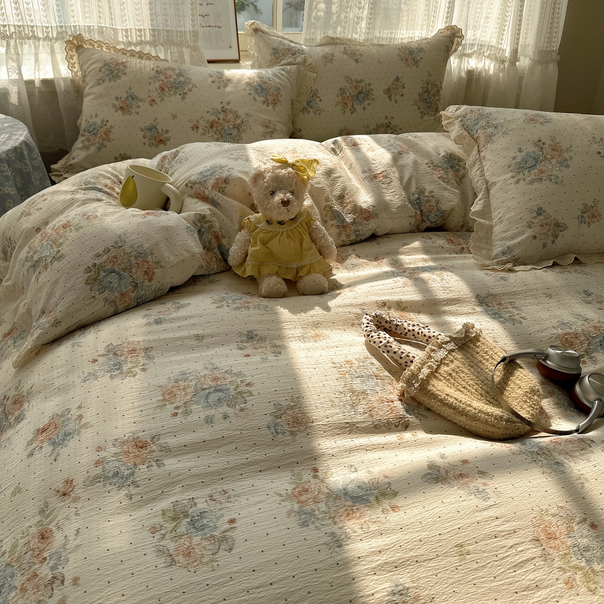 91家纺网 家纺一手货源 找家纺 韩巢家纺 2026新款蝴蝶花边销款四件套 蔷薇岛屿【蝴蝶花边款】