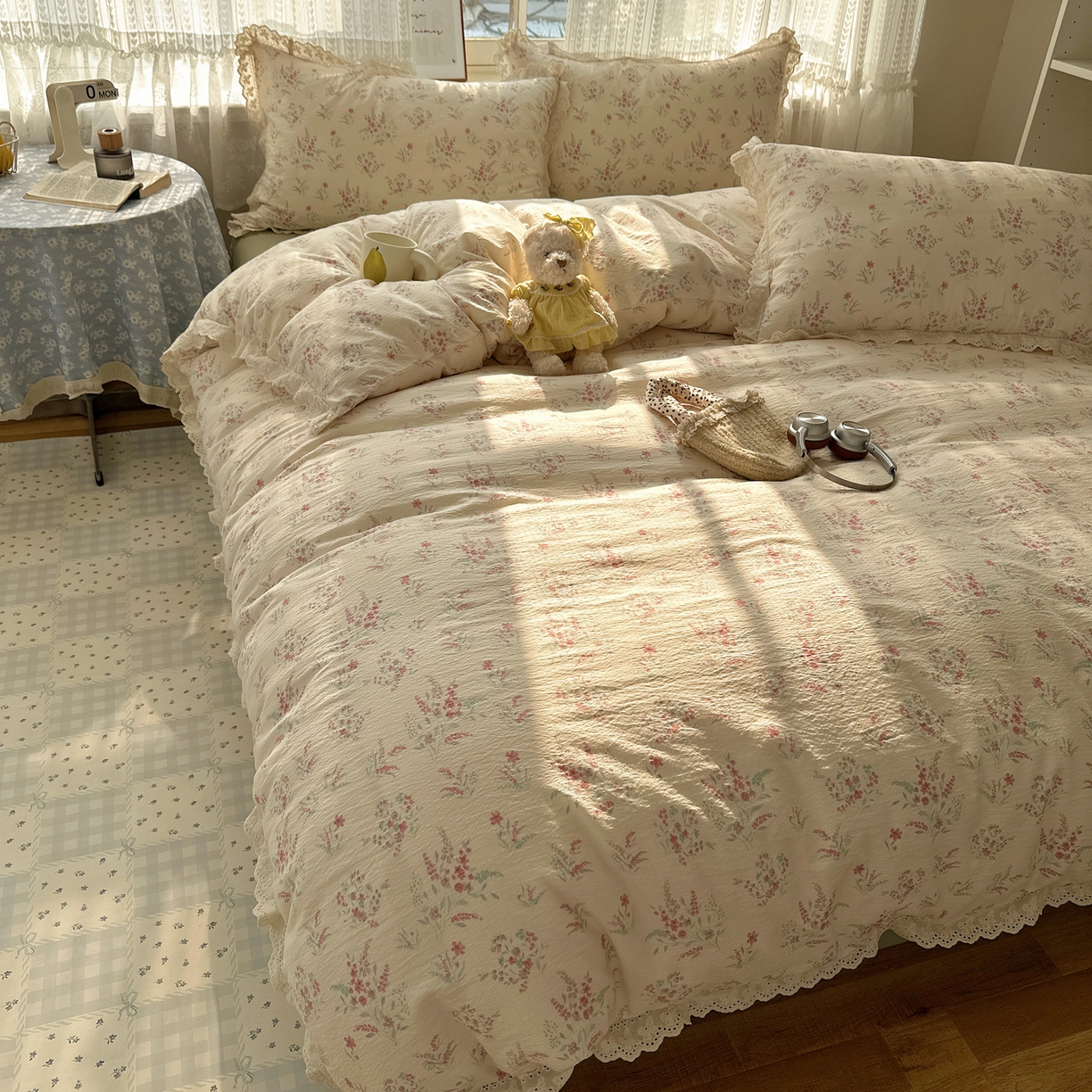 91家纺网 家纺一手货源 找家纺 韩巢家纺 2026新款蝴蝶花边销款四件套 奶昔甜糕-粉【蝴蝶花边款】