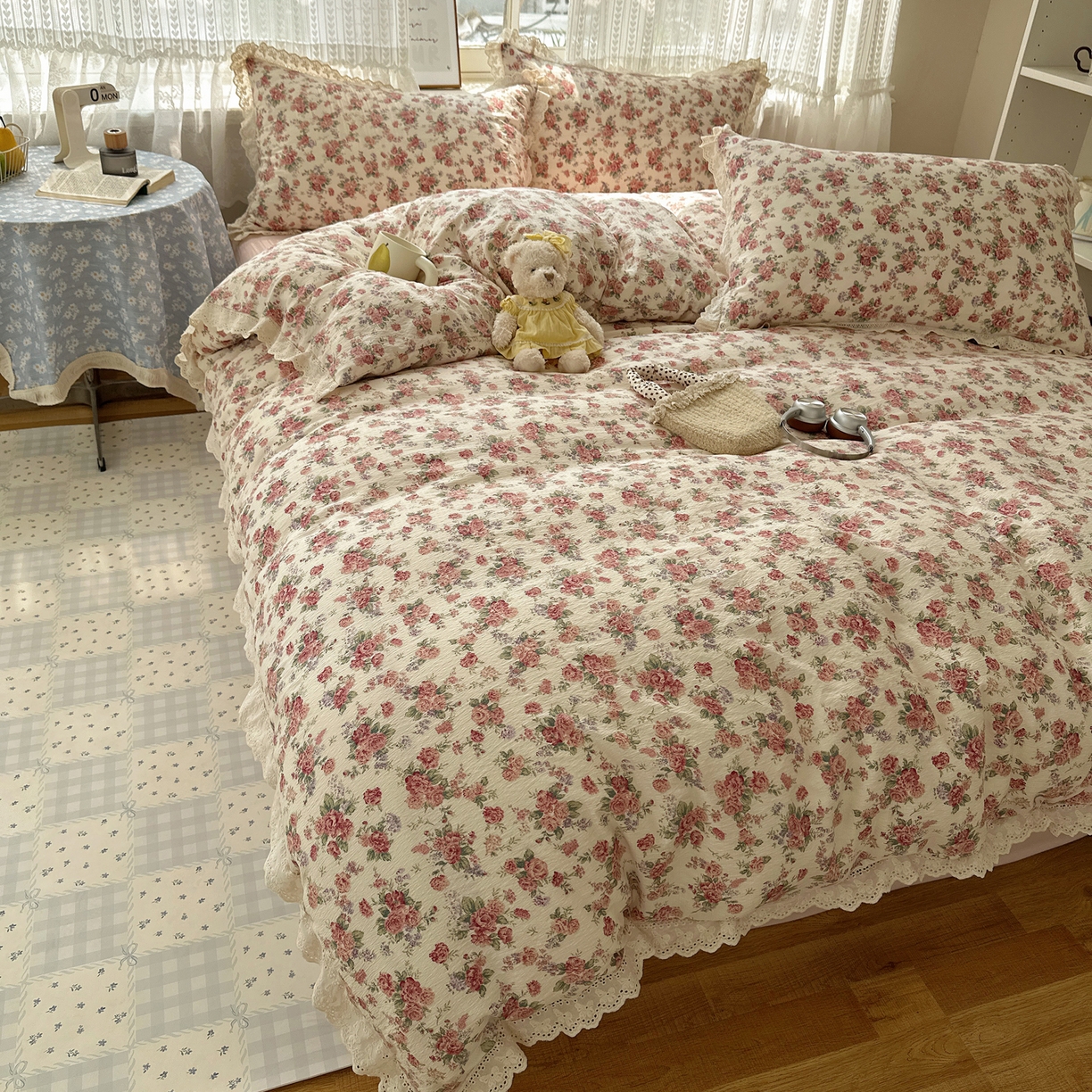 91家纺网 家纺一手货源 找家纺 韩巢家纺 2026新款蝴蝶花边销款四件套 星眠云野【蝴蝶花边款】