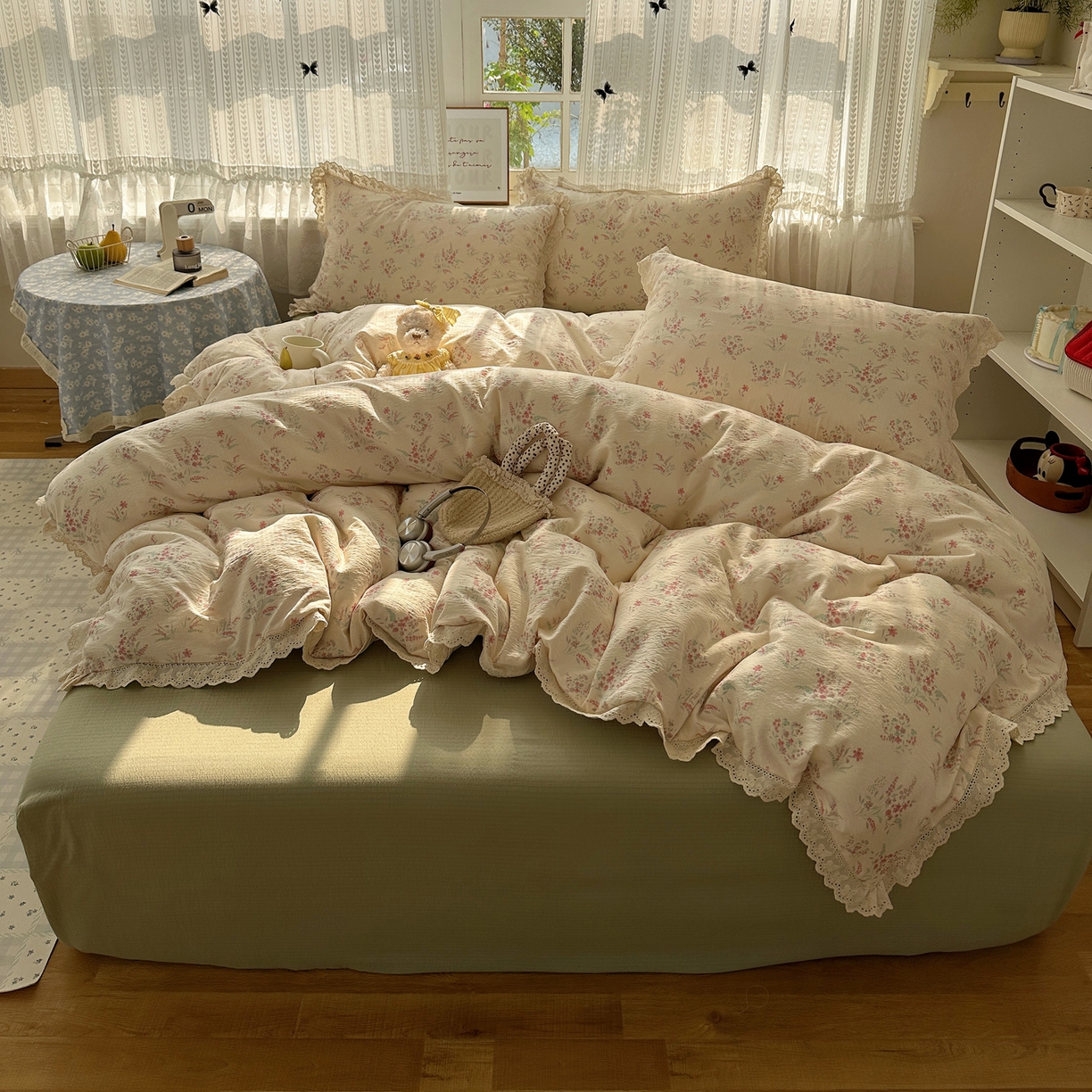 91家纺网 家纺一手货源 找家纺 韩巢家纺 2026新款蝴蝶花边销款四件套 奶昔甜糕-粉【蝴蝶花边款】