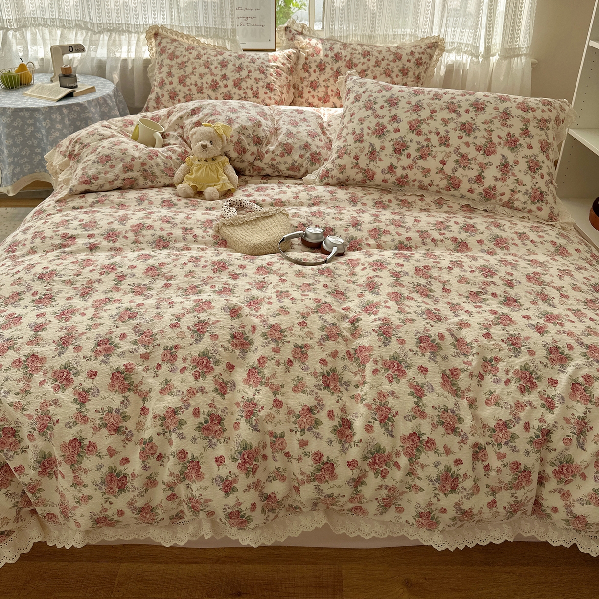 91家纺网 家纺一手货源 找家纺 韩巢家纺 2026新款蝴蝶花边销款四件套 星眠云野【蝴蝶花边款】