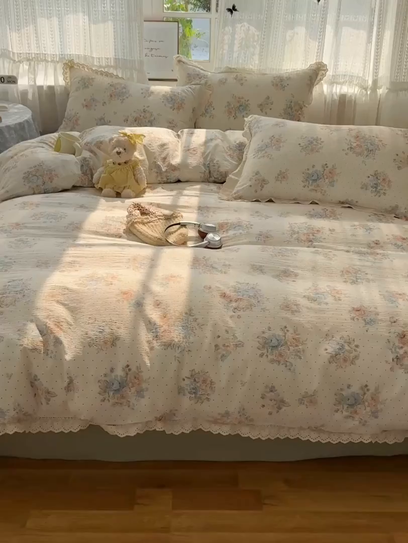 91家纺网 家纺一手货源 找家纺 韩巢家纺 2026新款蝴蝶花边销款四件套 蔷薇岛屿【蝴蝶花边款】