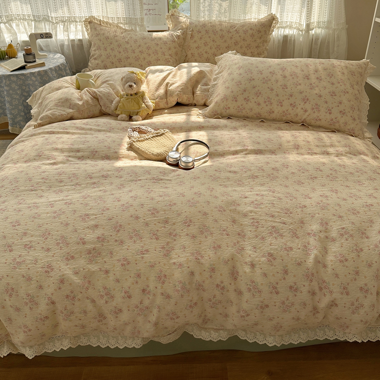 91家纺网 家纺一手货源 找家纺 韩巢家纺 2026新款蝴蝶花边销款四件套 川岛落日【蝴蝶花边款】