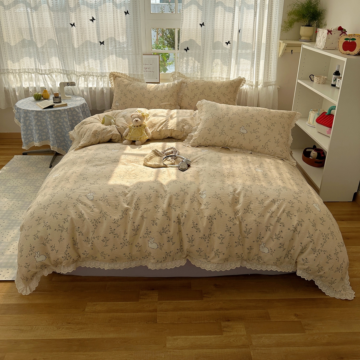 91家纺网 家纺一手货源 找家纺 韩巢家纺 2026新款蝴蝶花边销款四件套 森田野园【蝴蝶花边款】