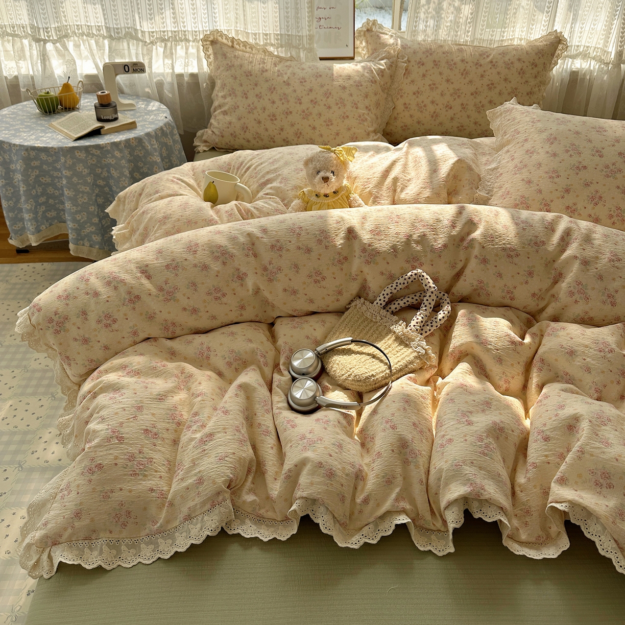 91家纺网 家纺一手货源 找家纺 韩巢家纺 2026新款蝴蝶花边销款四件套 川岛落日【蝴蝶花边款】